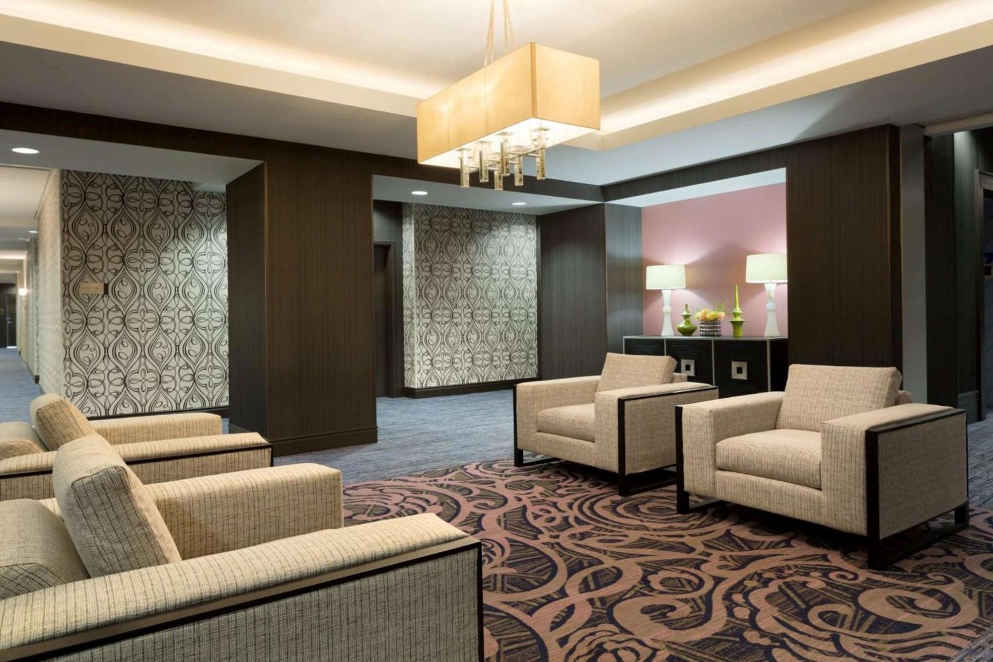 Embassy Suites Louisville Downtown Экстерьер фото