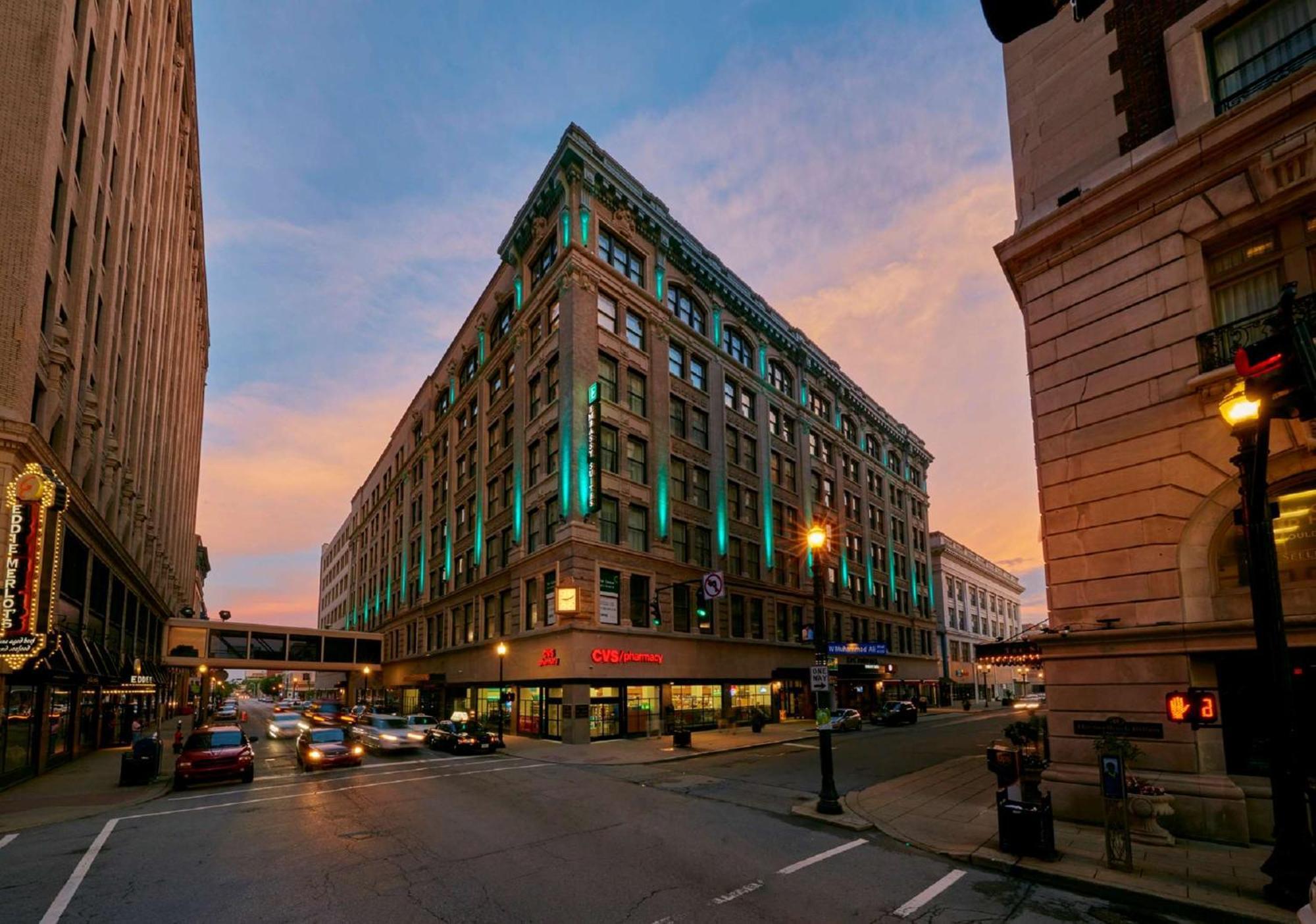 Embassy Suites Louisville Downtown Экстерьер фото